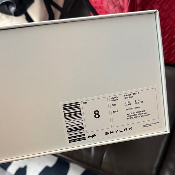 Skylrk Gray Slippers - Picture 4 of 4